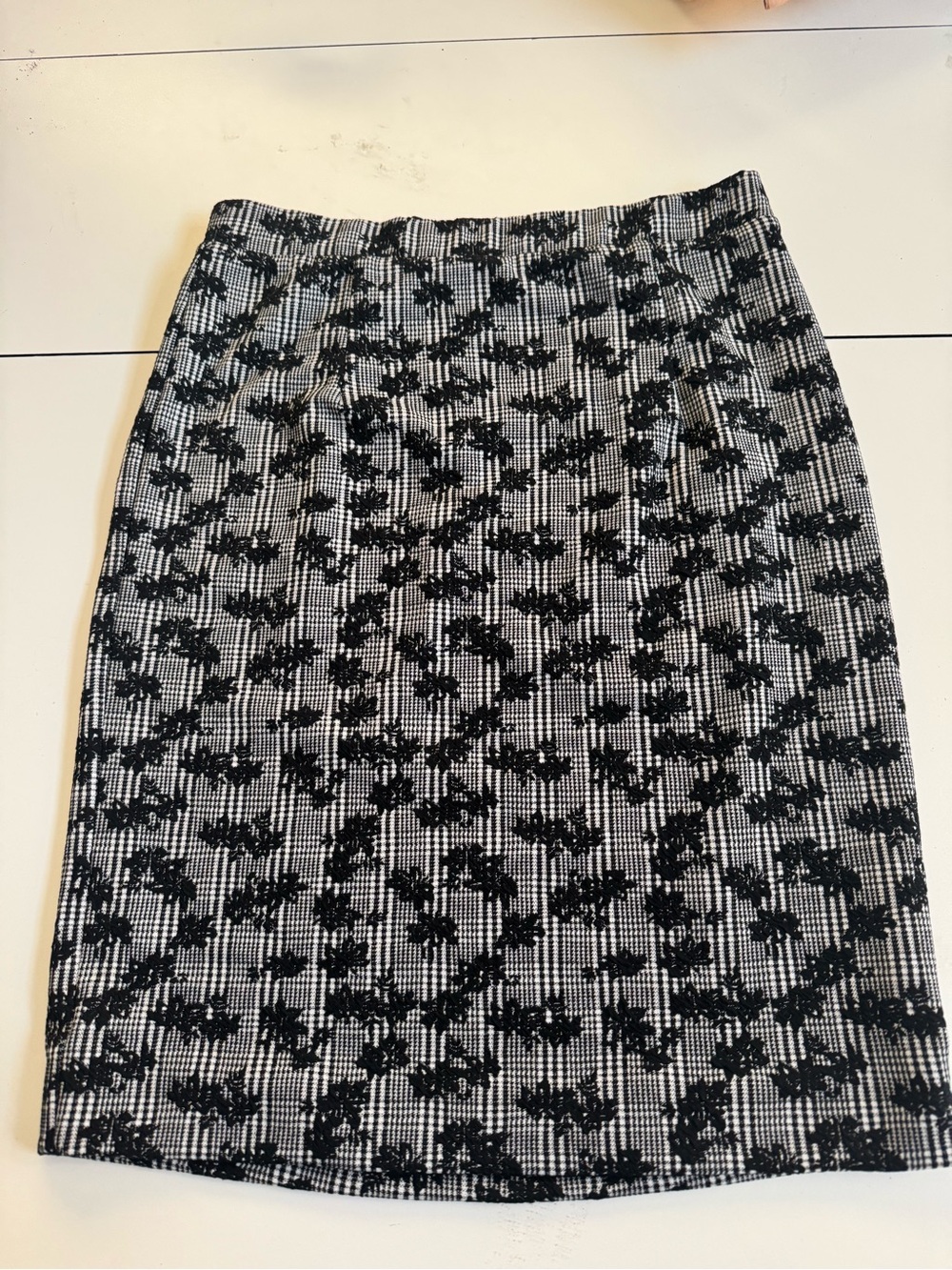 NWT 41 Hawthorn Black and White Floral-Print Pencil Skirt